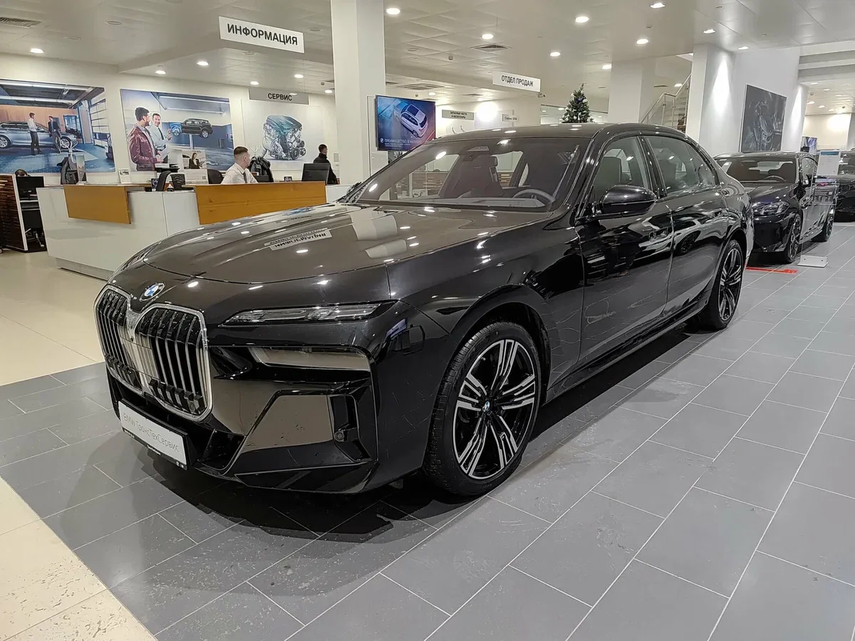 BMW 7 серии VII (G70)