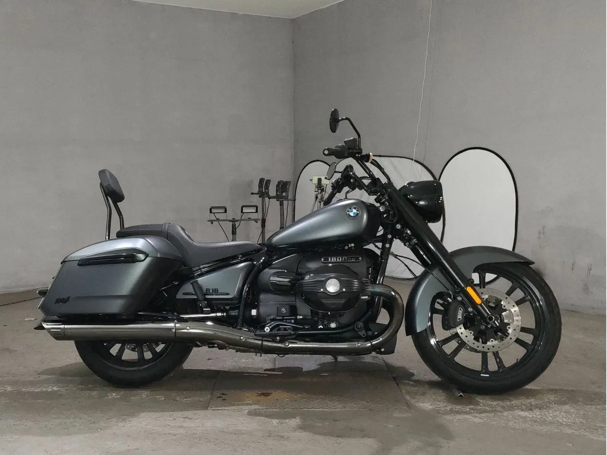 BMW R18