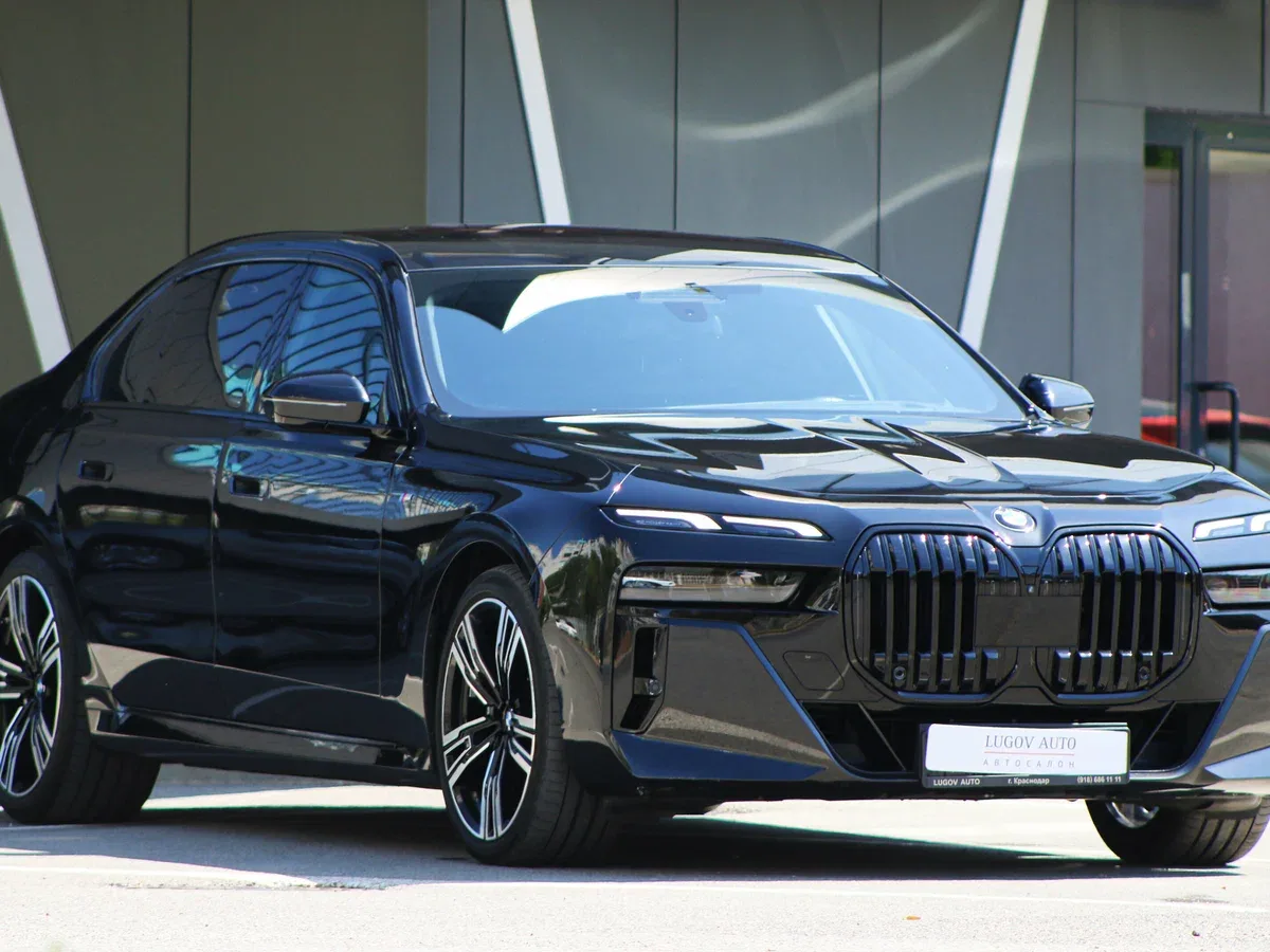 BMW 7 серии VII (G70)