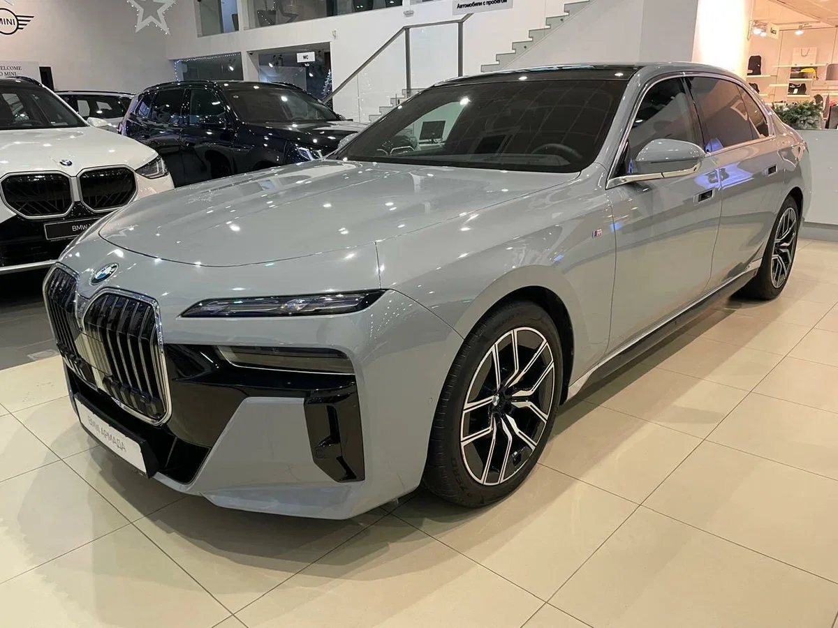 BMW 7 серии VII (G70)