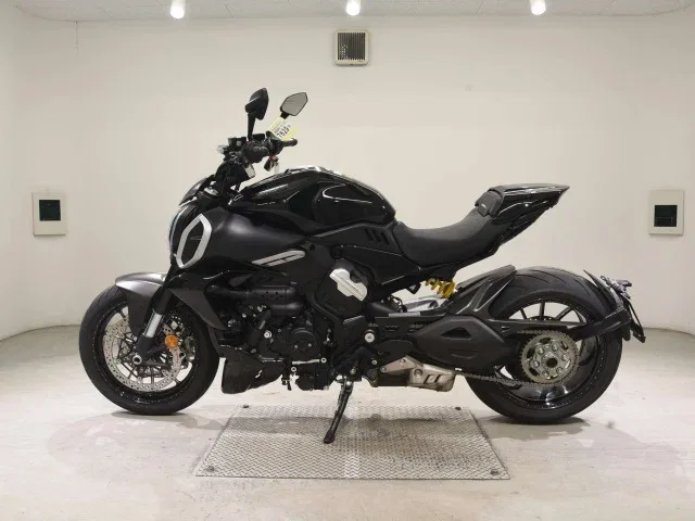 Ducati Diavel V4