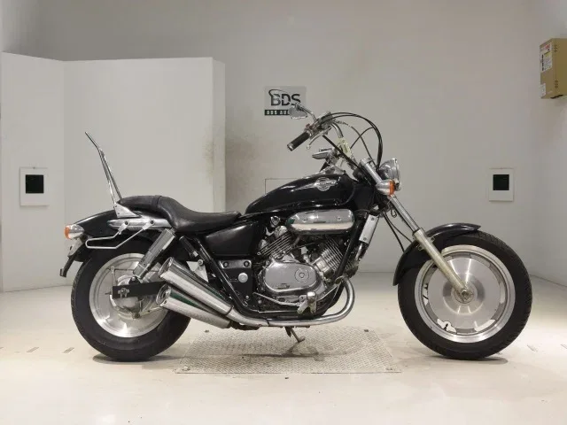 Honda Magna
