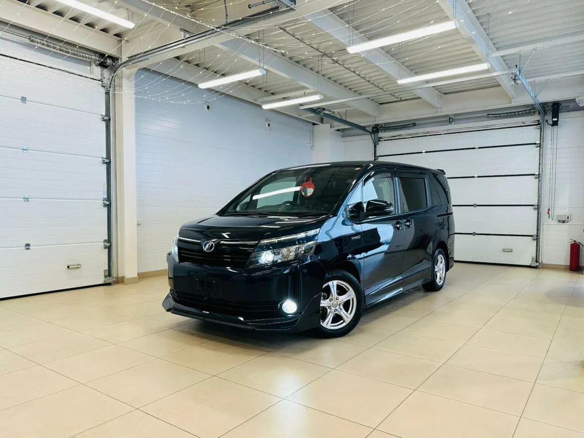 Toyota Voxy III (R80)