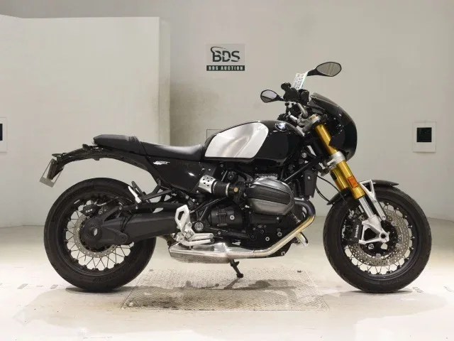 BMW R nine T