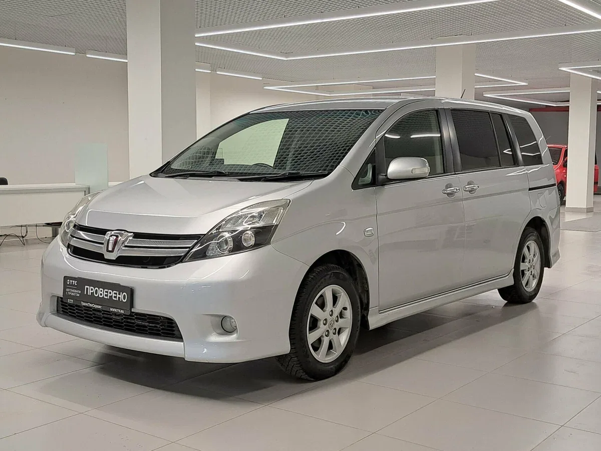 Toyota ISis I Рестайлинг