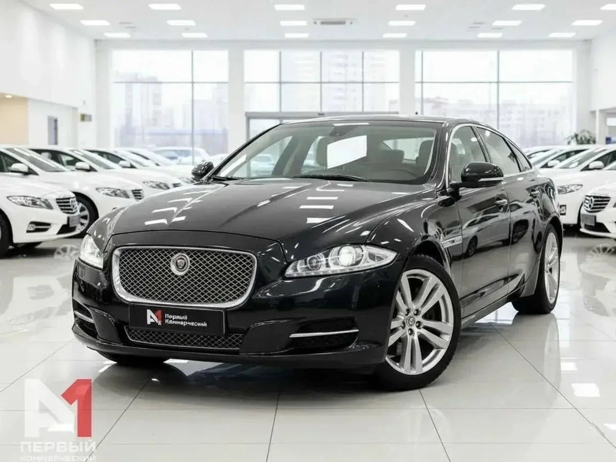 Jaguar XJ IV (X351)