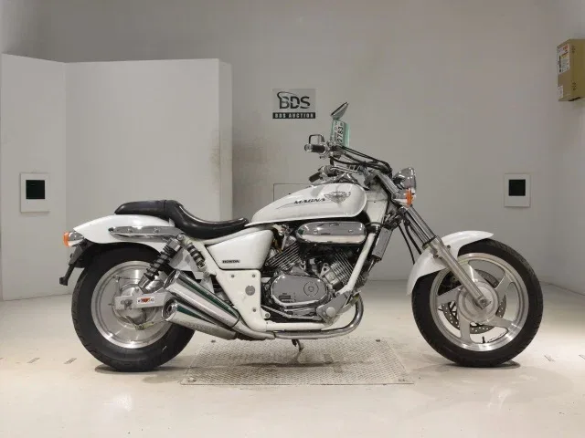 Honda Magna