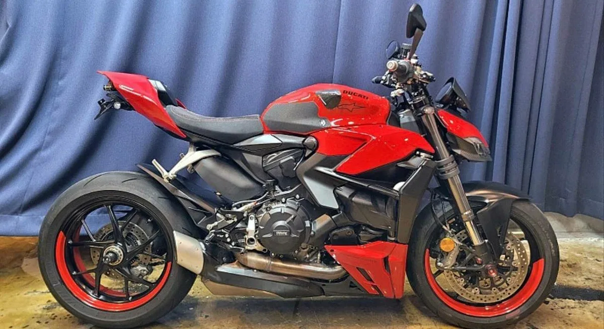 Ducati Streetfighter V2
