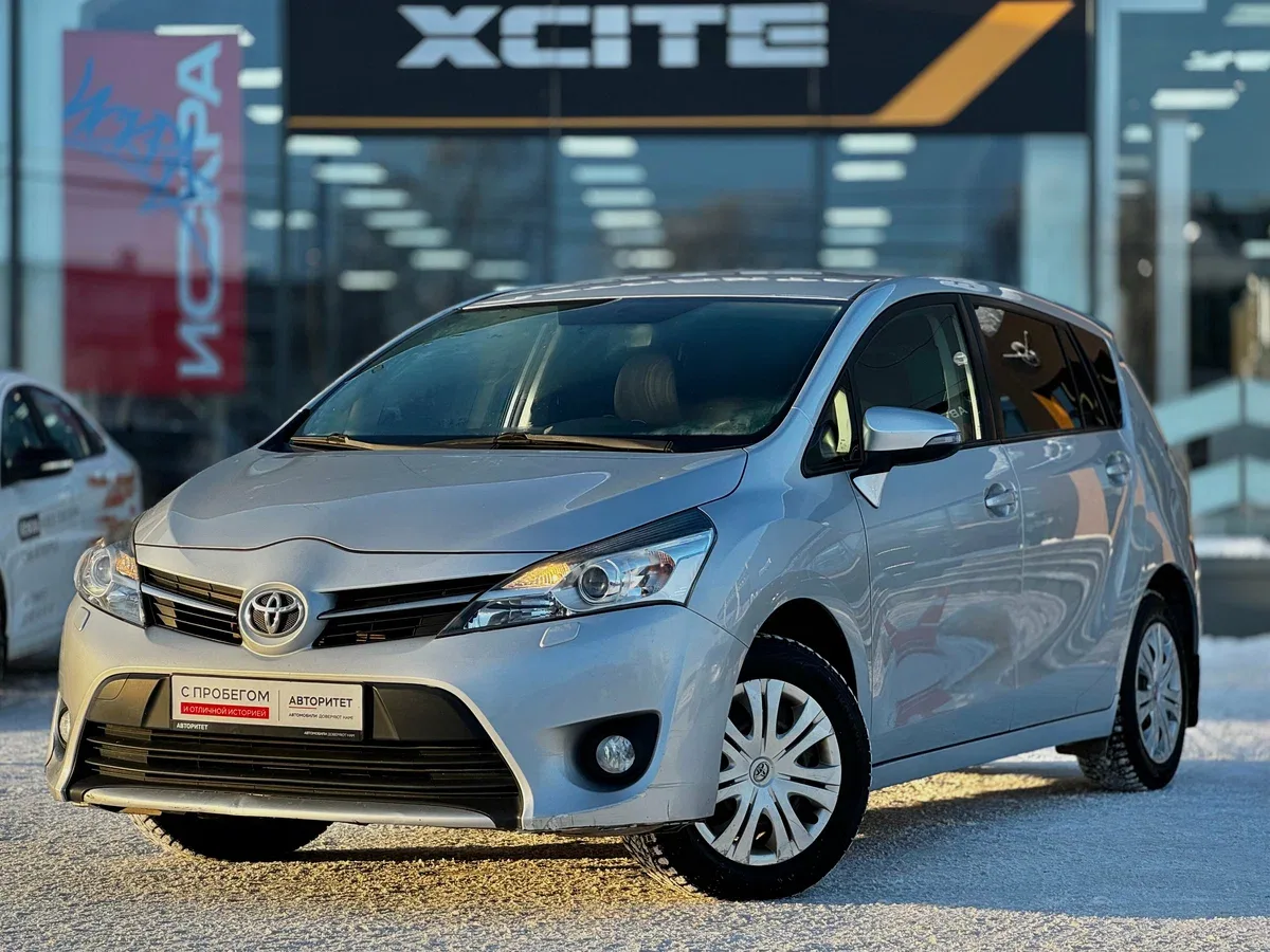 Toyota Verso I Рестайлинг