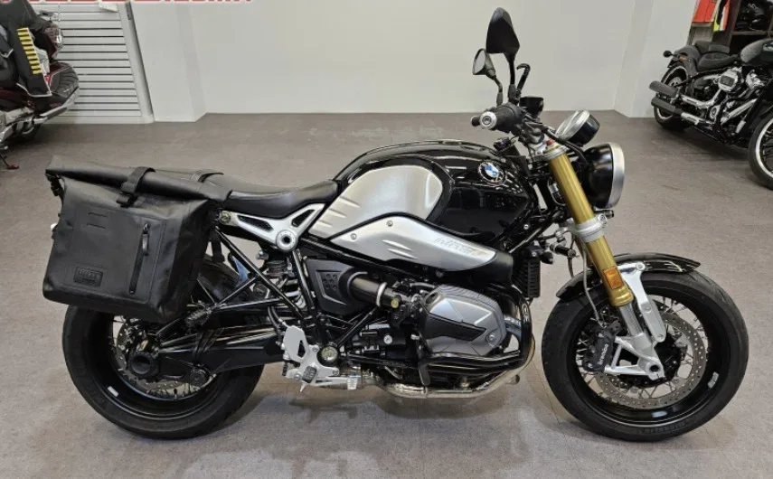 BMW R nine T
