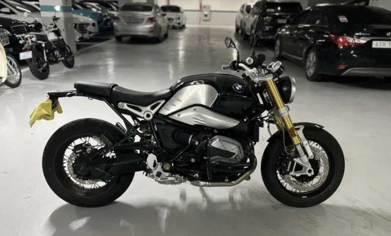BMW R nine T