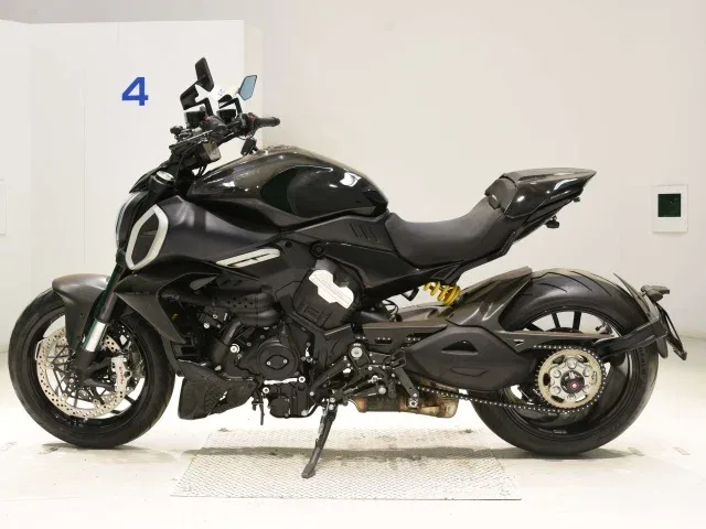 Ducati Diavel V4