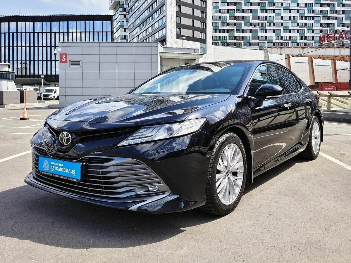 Toyota Camry VIII (XV70)