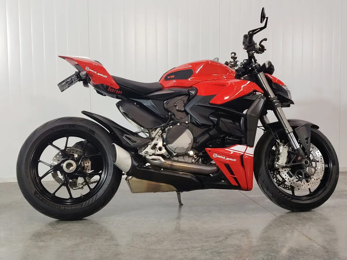 Ducati Streetfighter V2