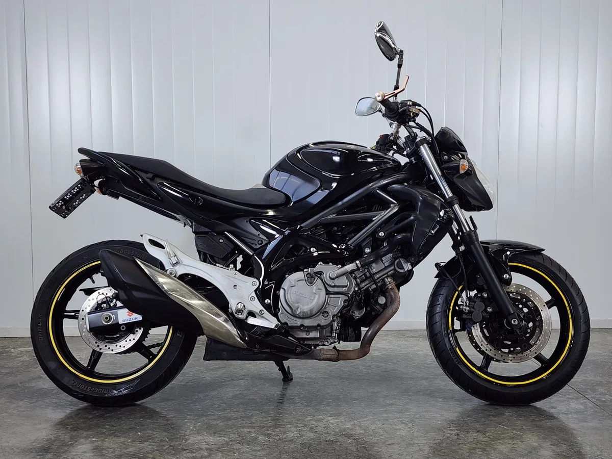 Suzuki SFV 400 Gladius