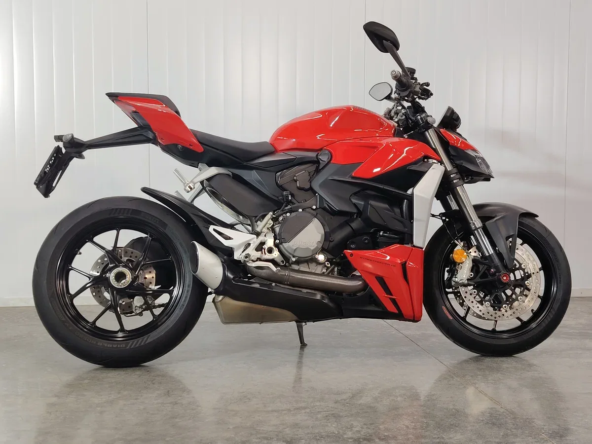 Ducati Streetfighter V2