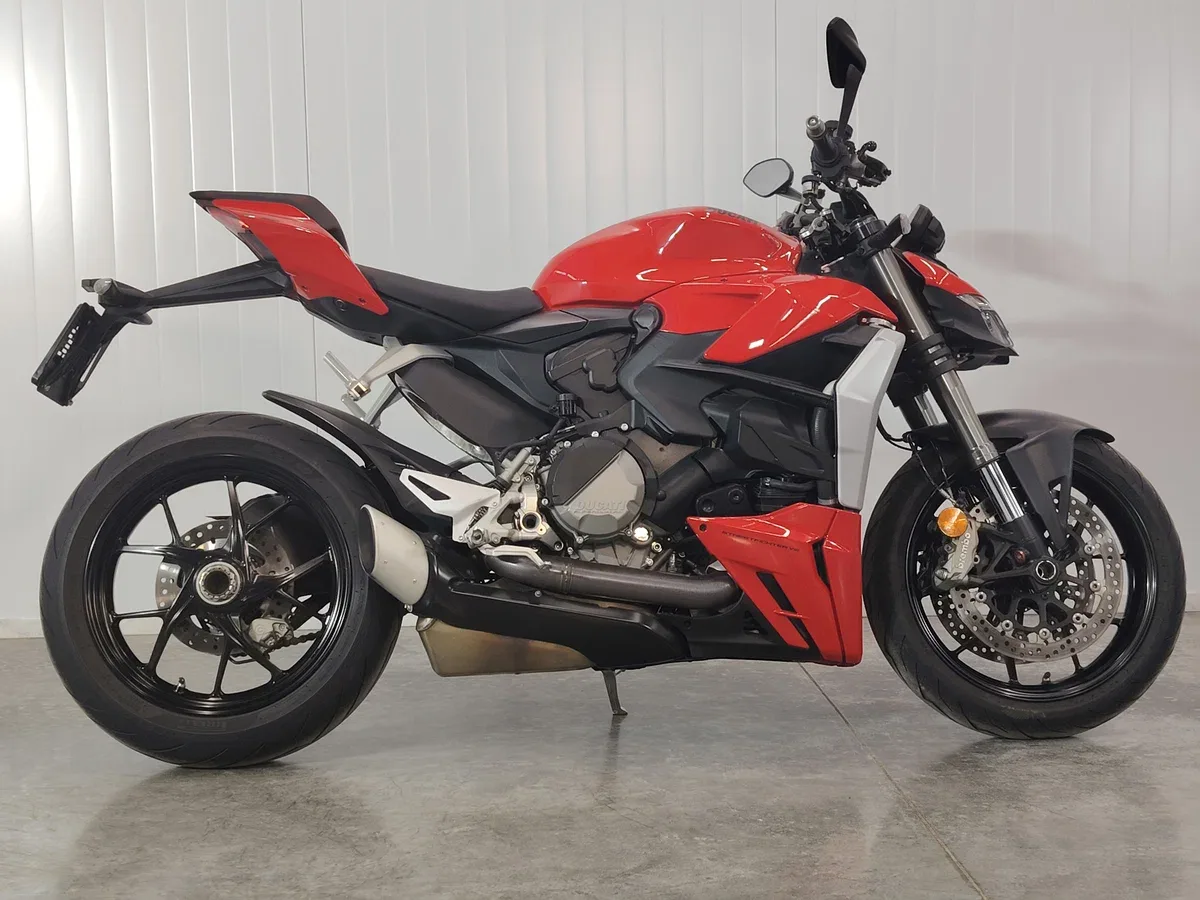 Ducati Streetfighter V2