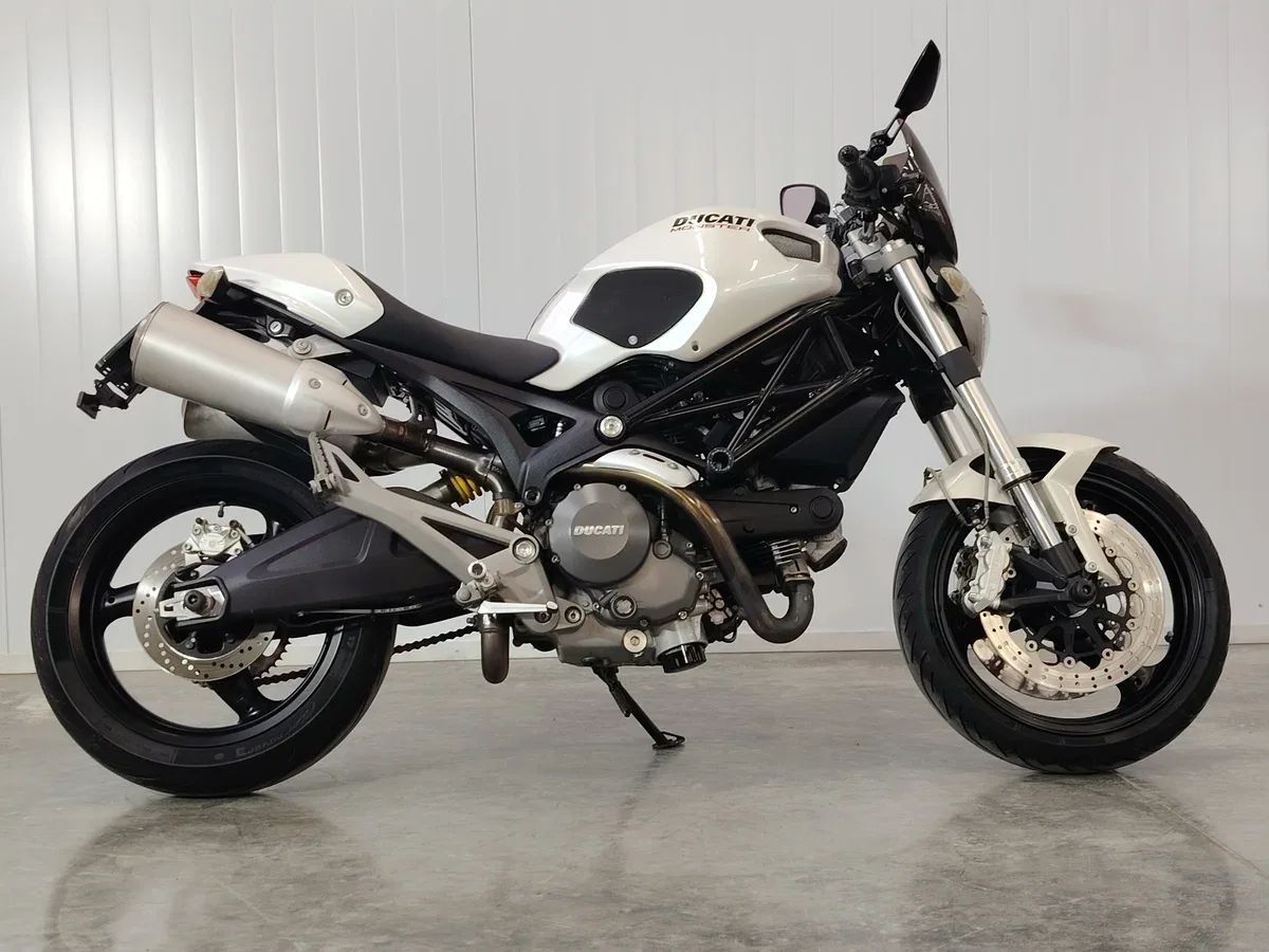 Ducati Monster 696