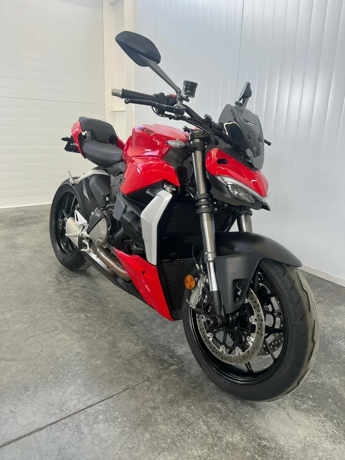 Ducati Streetfighter V2