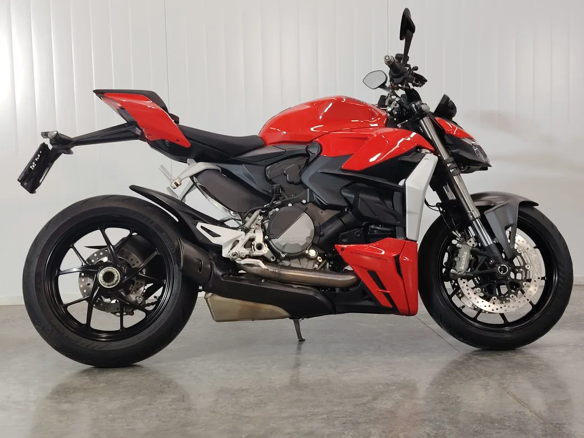 Ducati Streetfighter V2