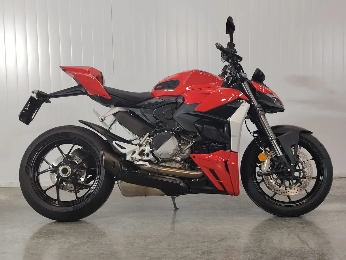 Ducati Streetfighter V2