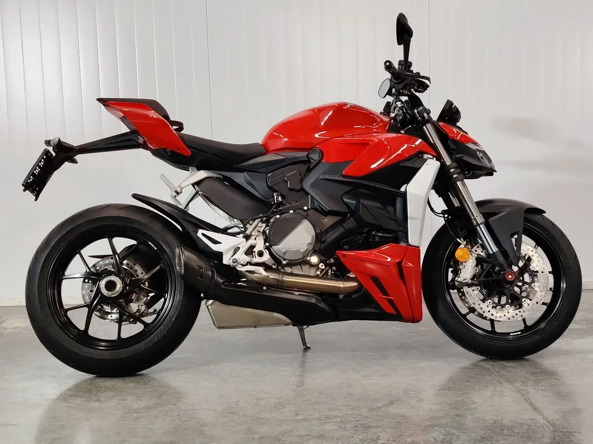 Ducati Streetfighter V2
