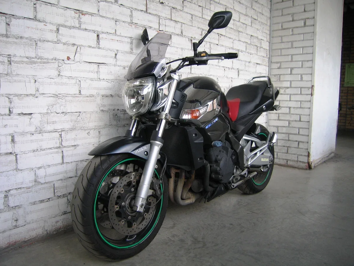 Suzuki GSR 400