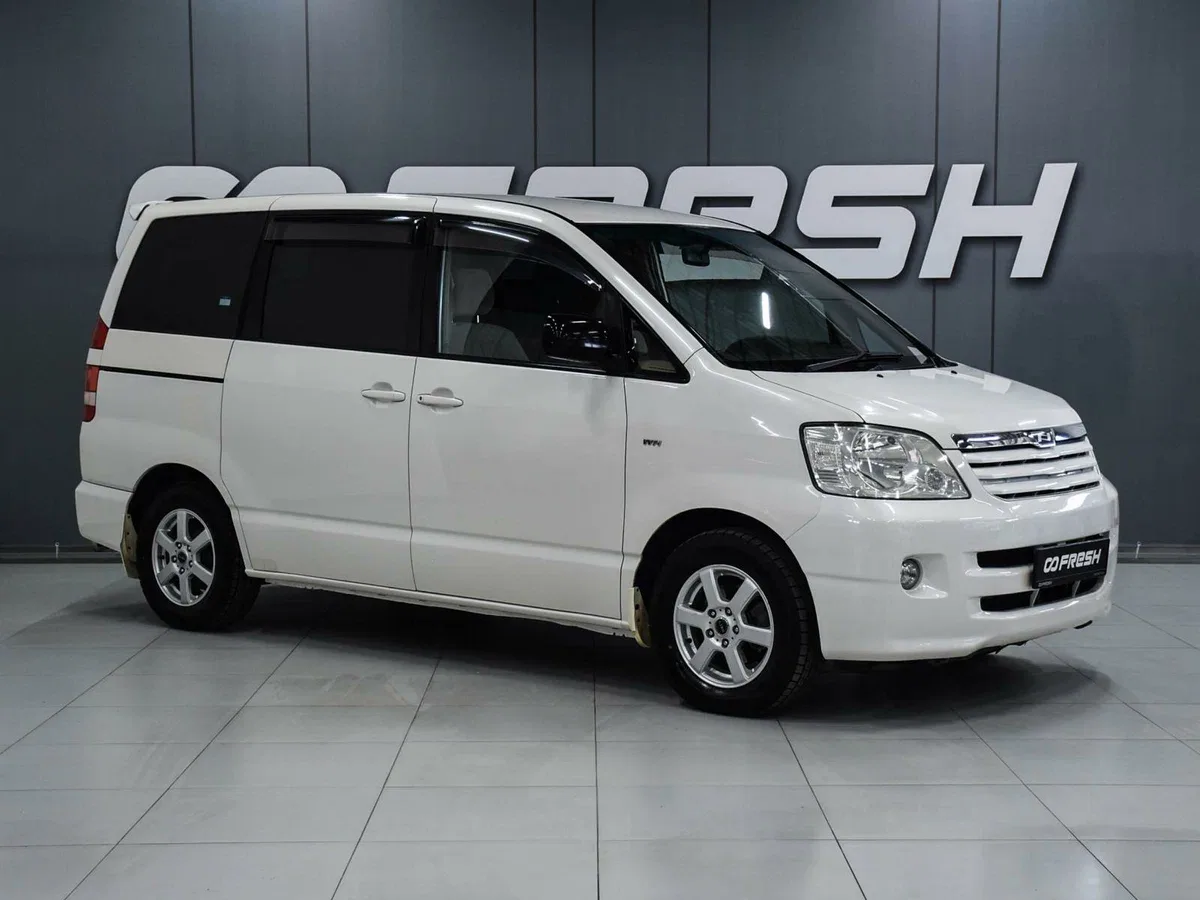 Toyota Noah I (R60)