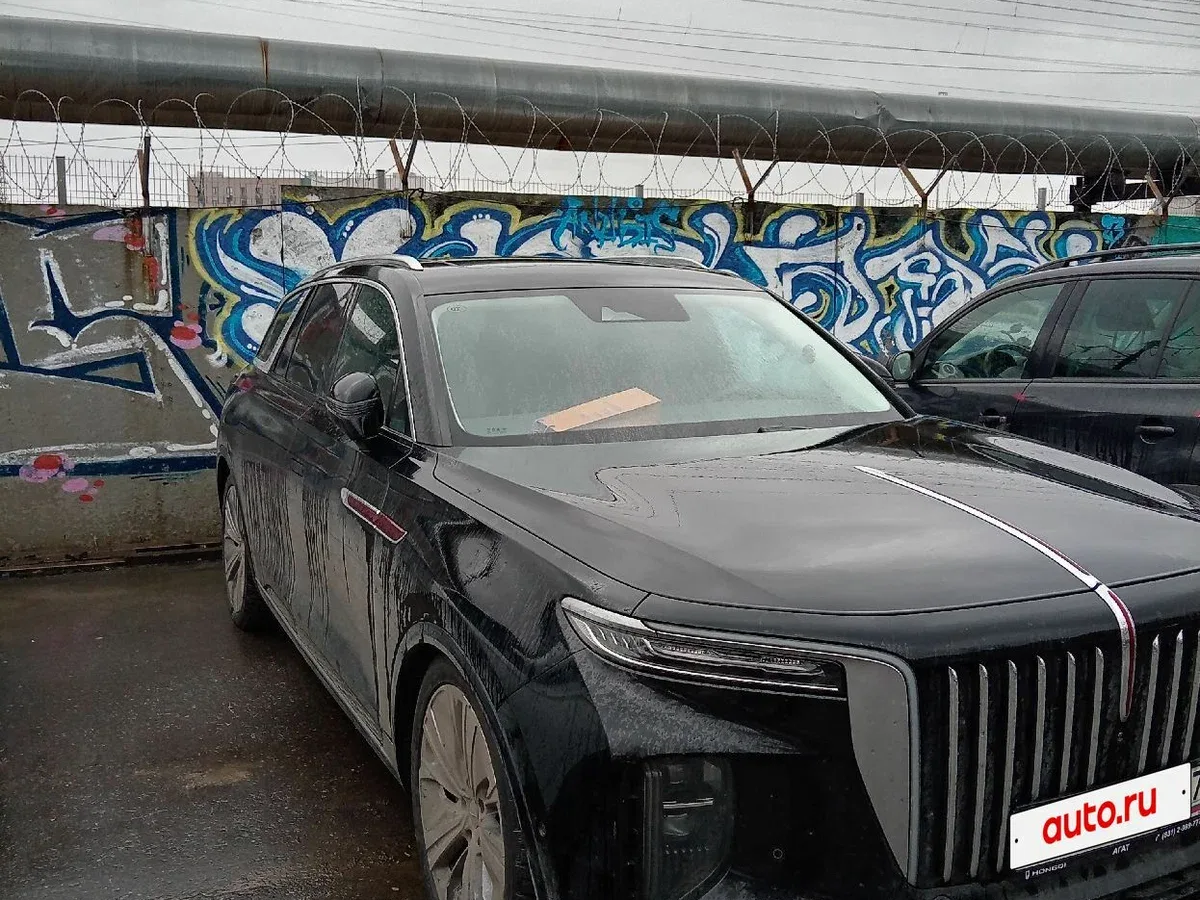 Hongqi E-HS9