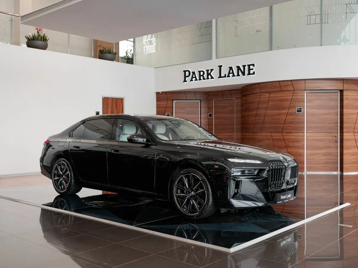 BMW 7 серии VII (G70)