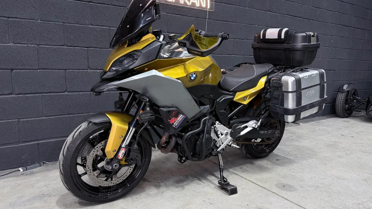 BMW F 900 XR