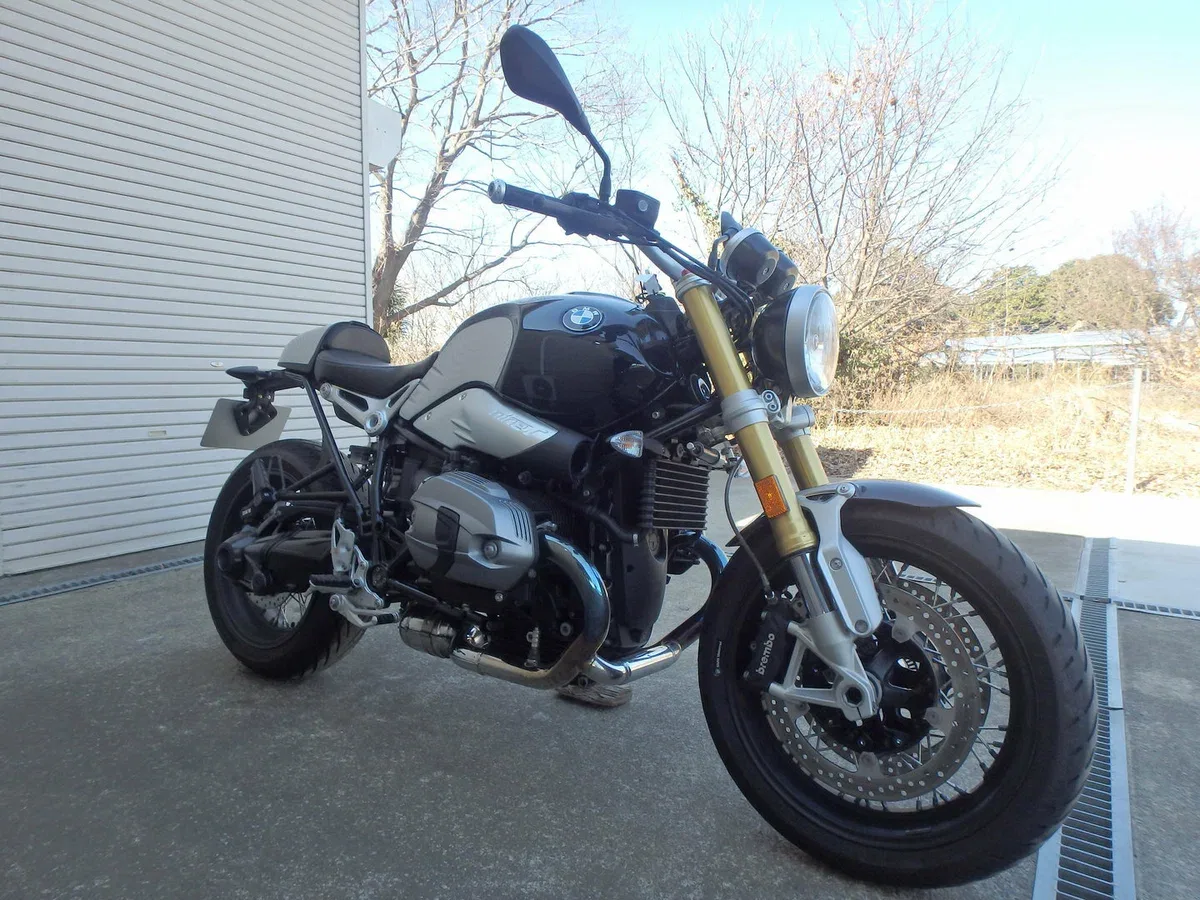 BMW R nine T