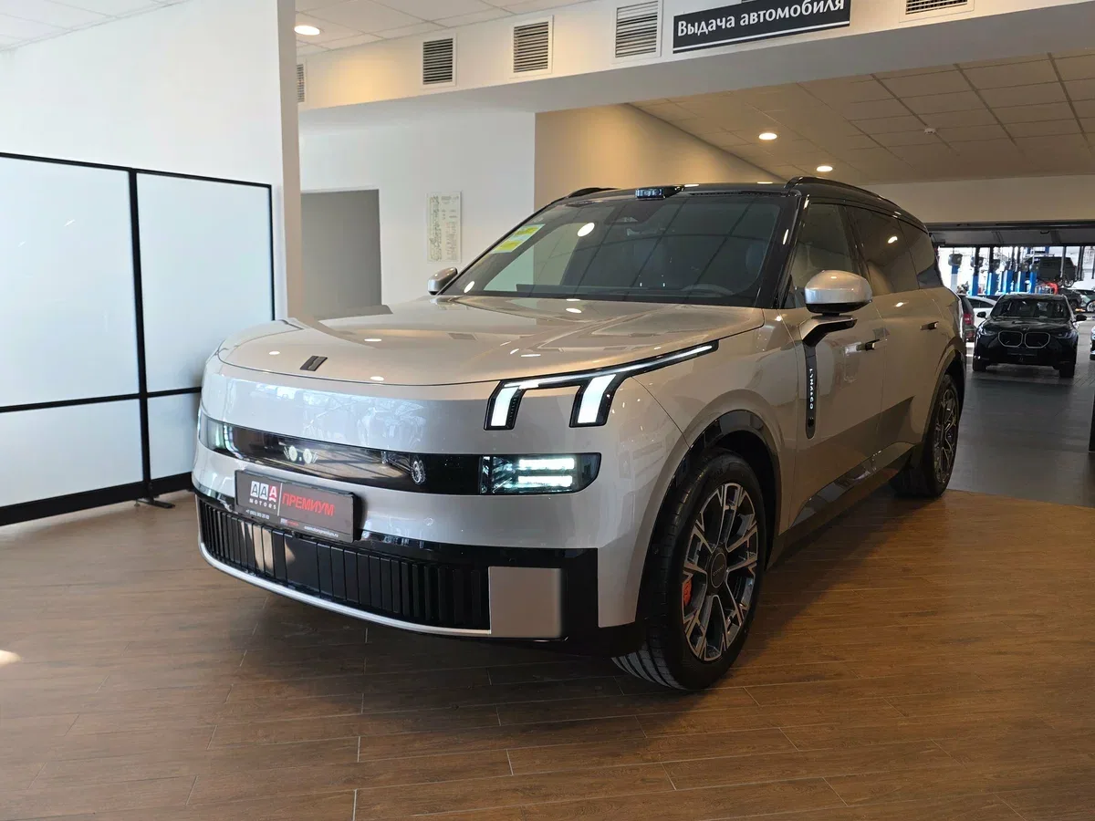 Lynk & Co 900