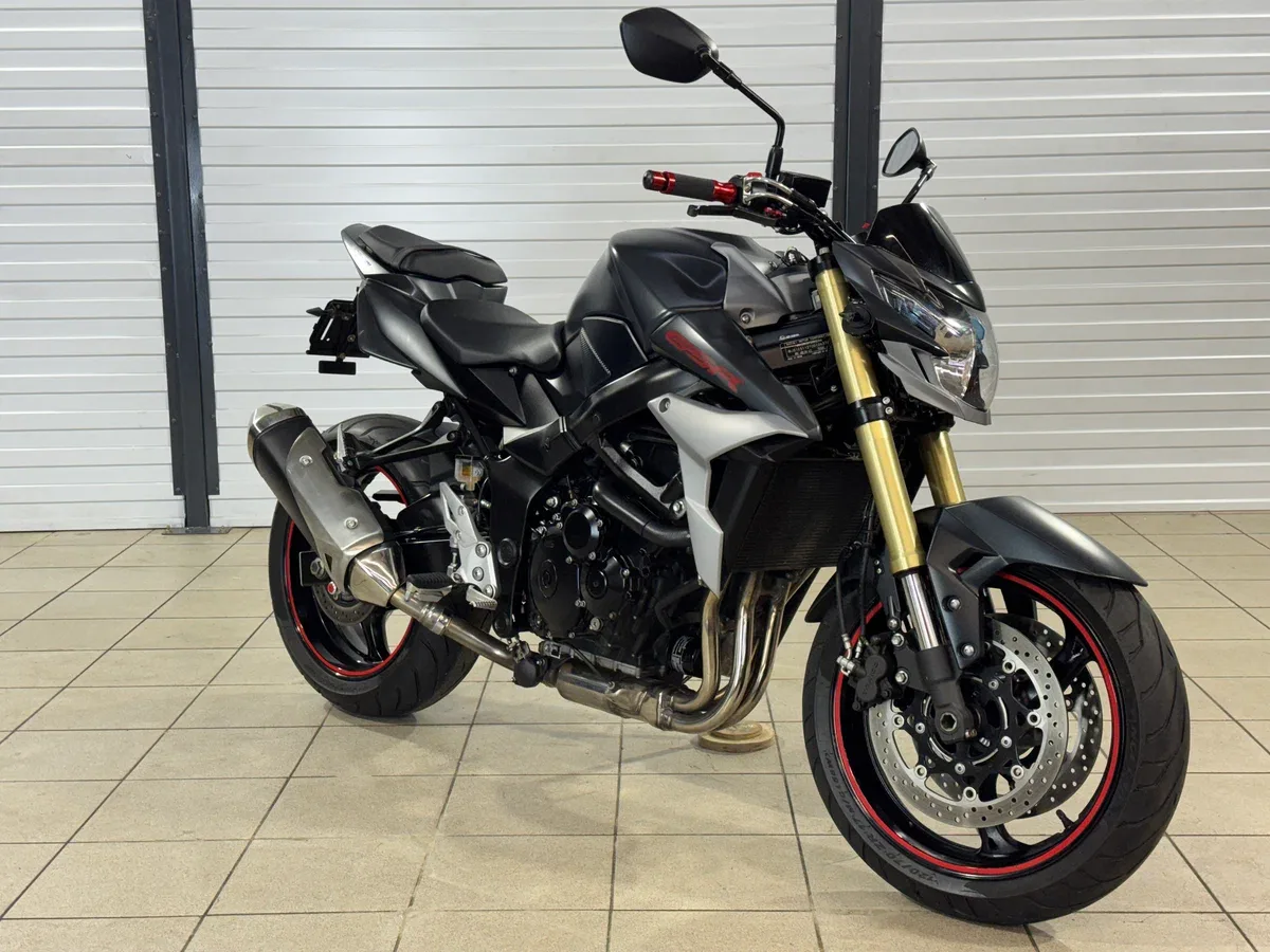 Suzuki GSR750