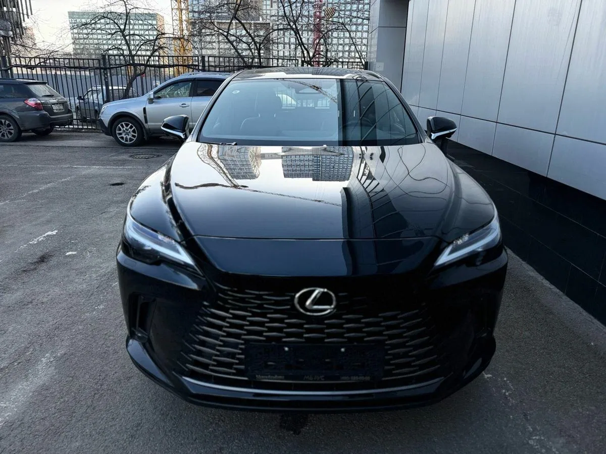 Lexus RX V