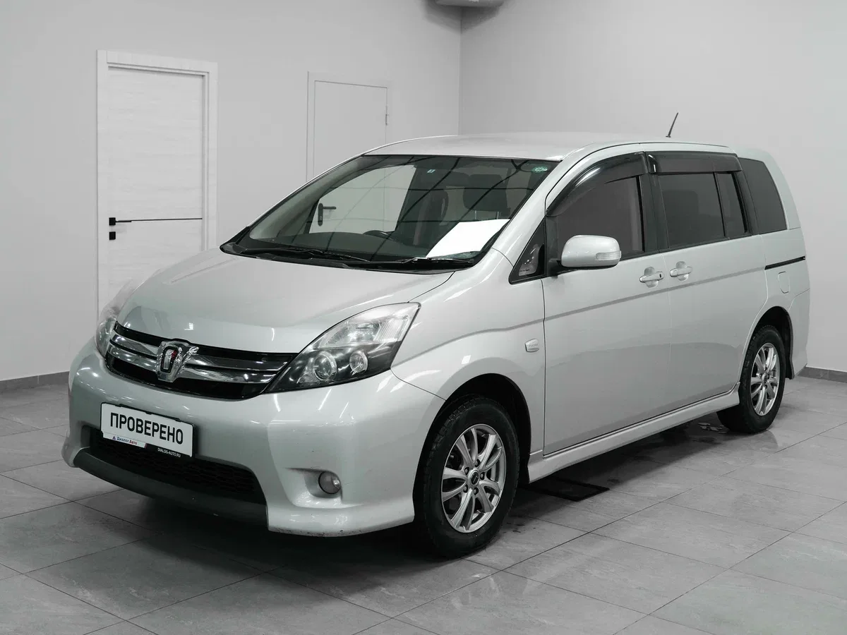 Toyota ISis I Рестайлинг