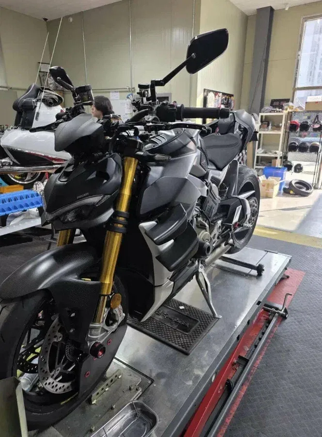 Ducati Streetfighter V4