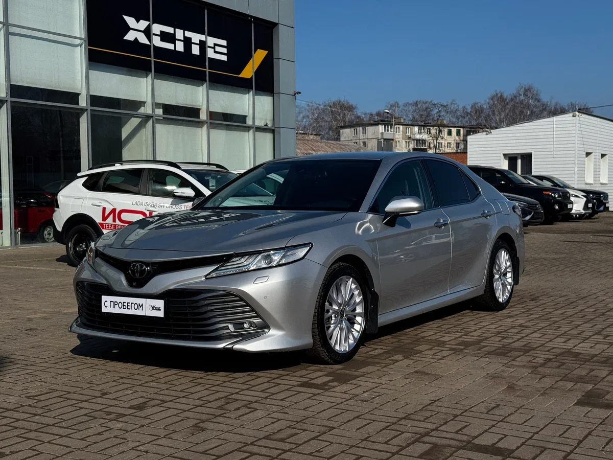 Toyota Camry VIII (XV70)