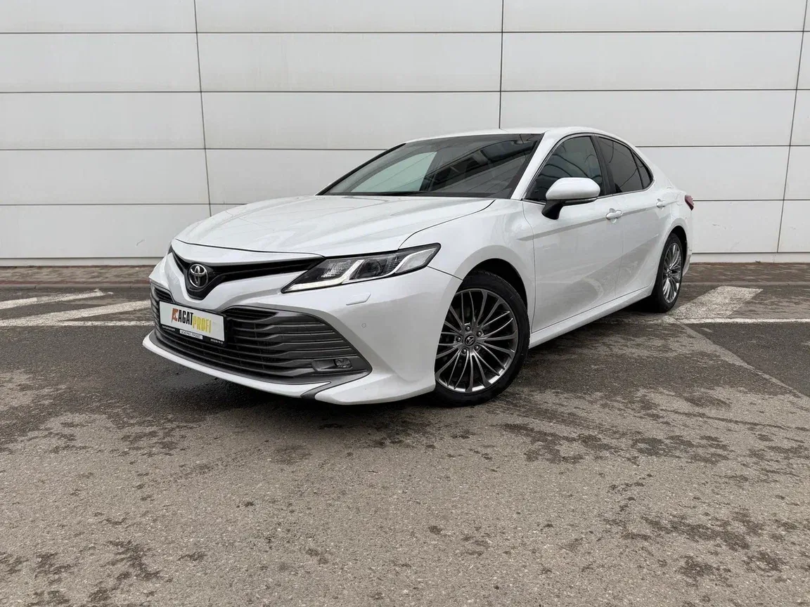 Toyota Camry VIII (XV70)