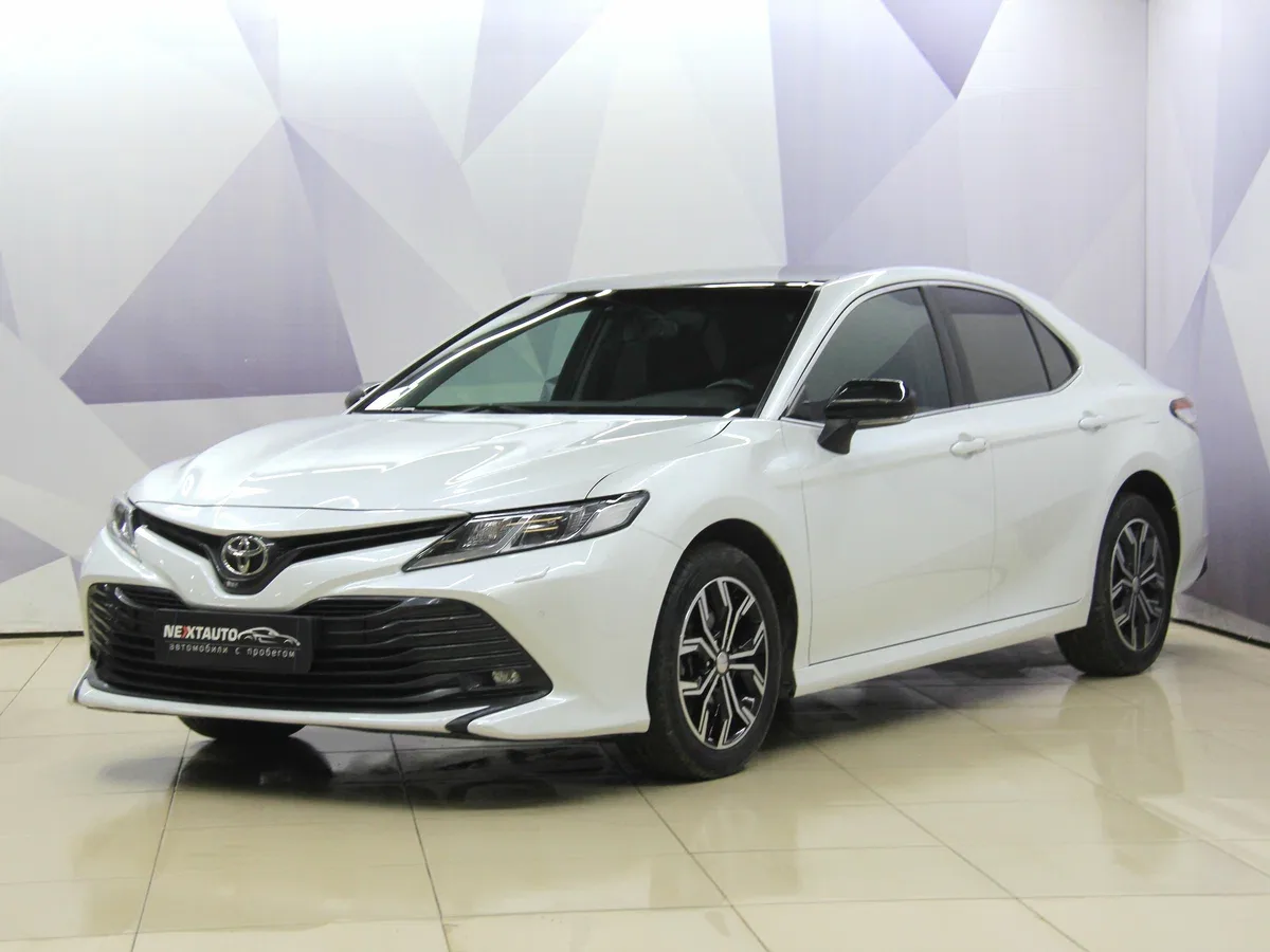 Toyota Camry VIII (XV70)
