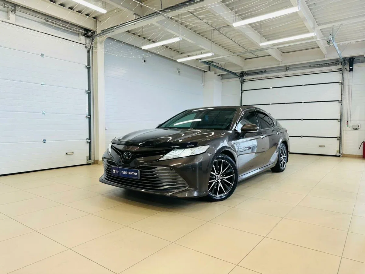 Toyota Camry VIII (XV70)