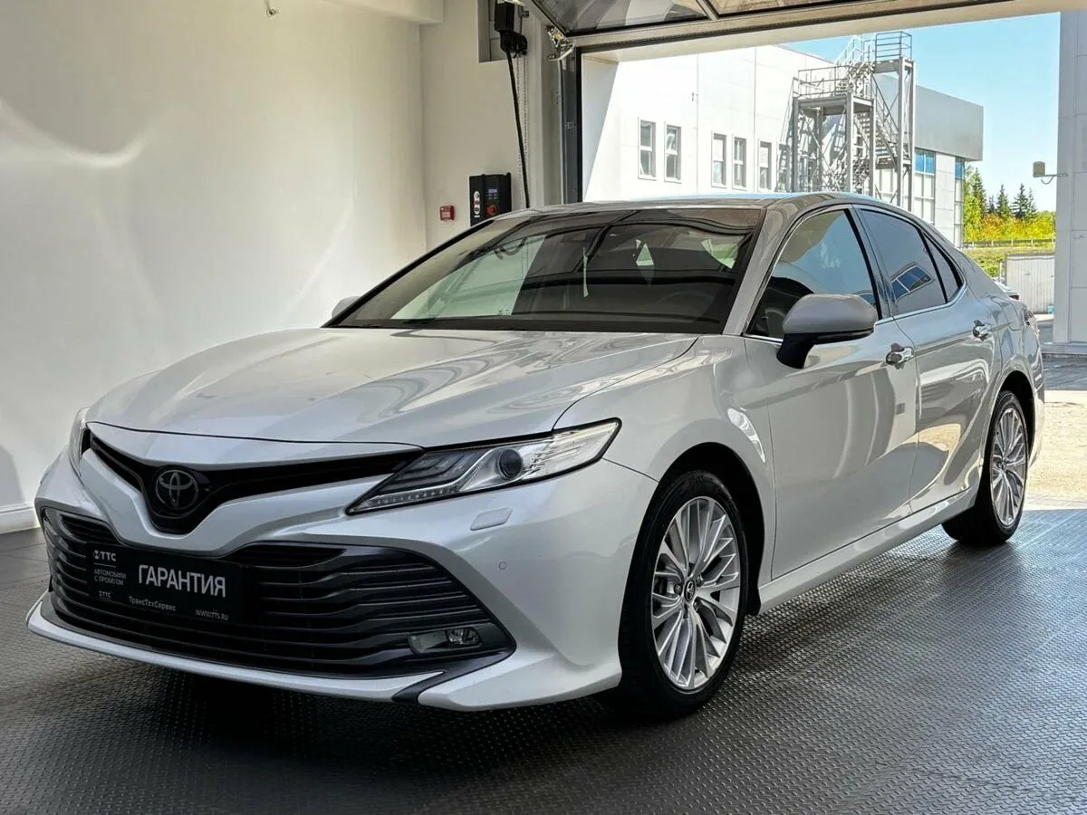 Toyota Camry VIII (XV70)