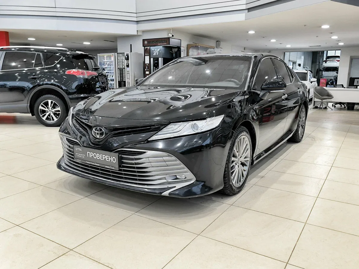 Toyota Camry VIII (XV70)