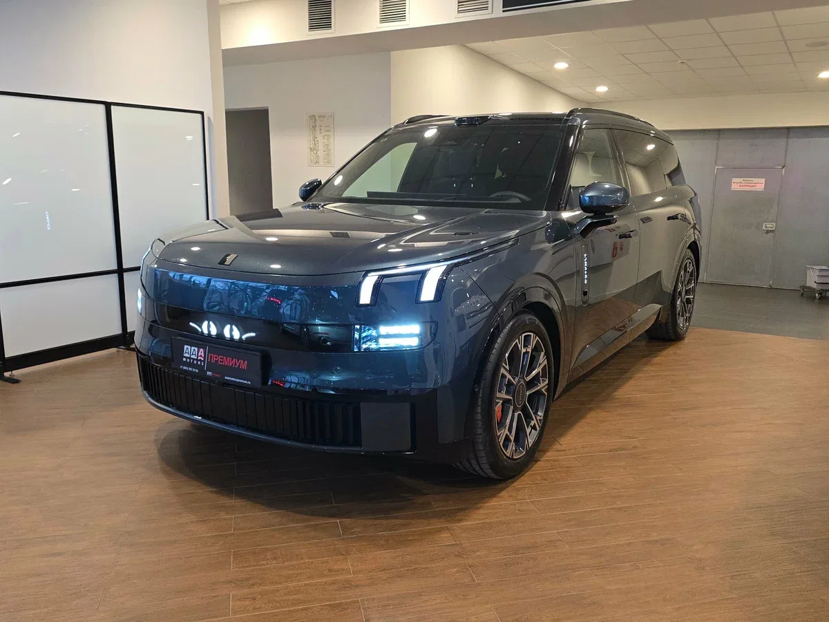 Lynk & Co 900