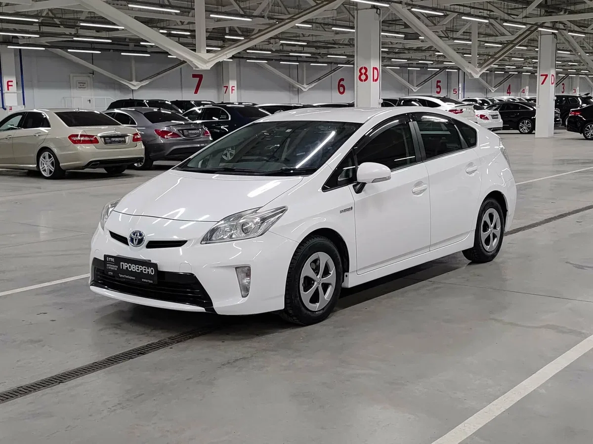 Toyota Prius III Рестайлинг (XW30)
