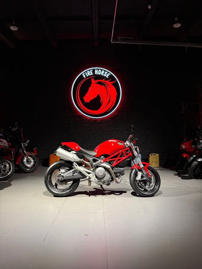 Ducati Monster 696