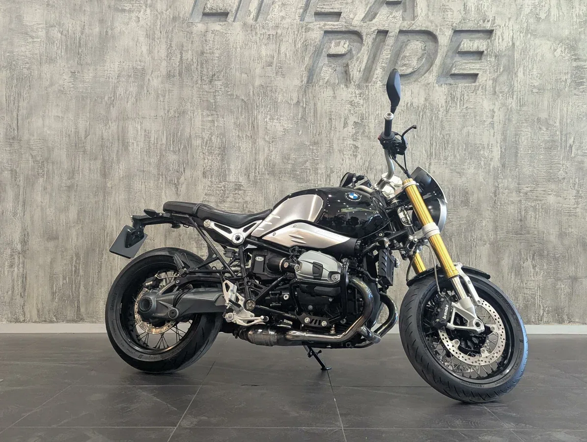 BMW R nine T