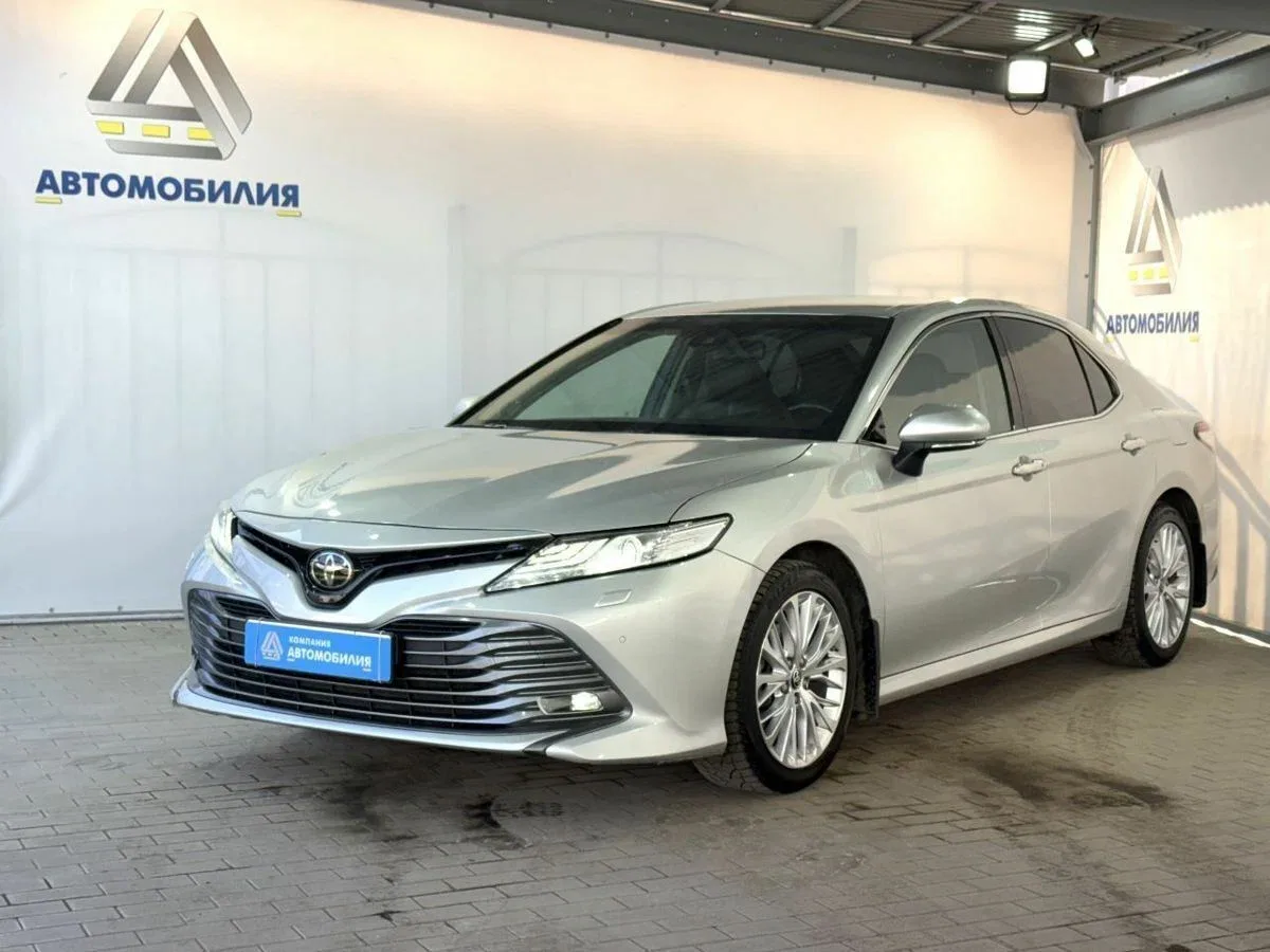 Toyota Camry VIII (XV70)