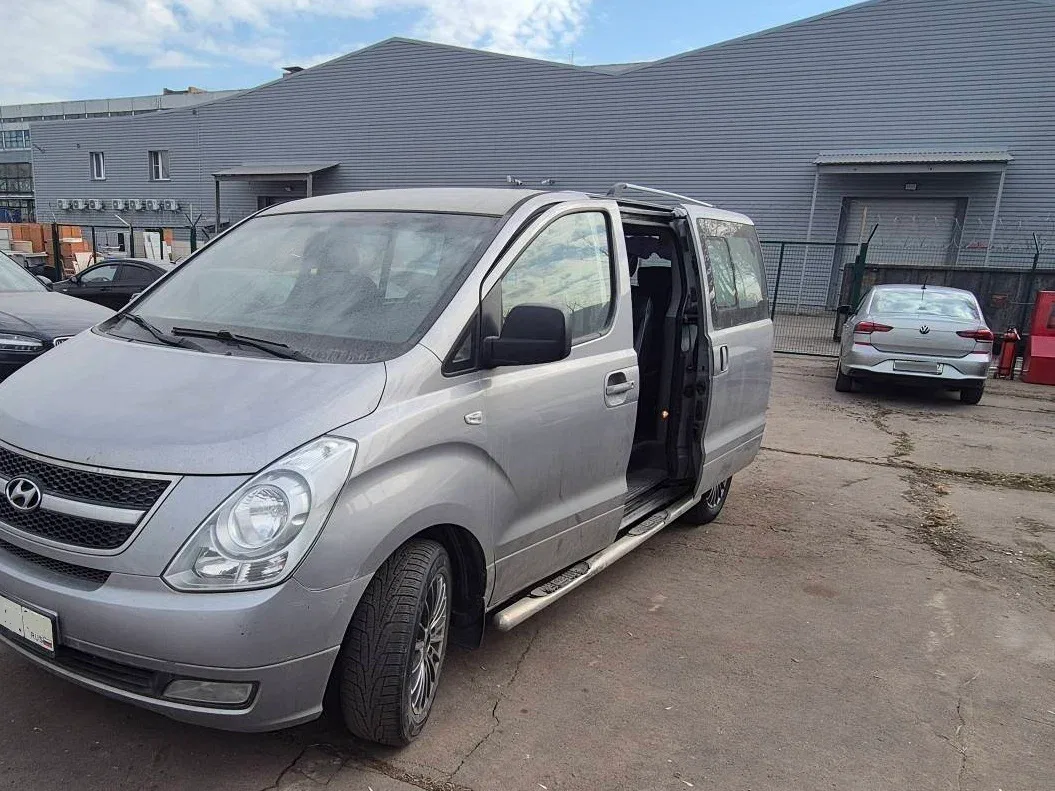 Hyundai H-1 II
