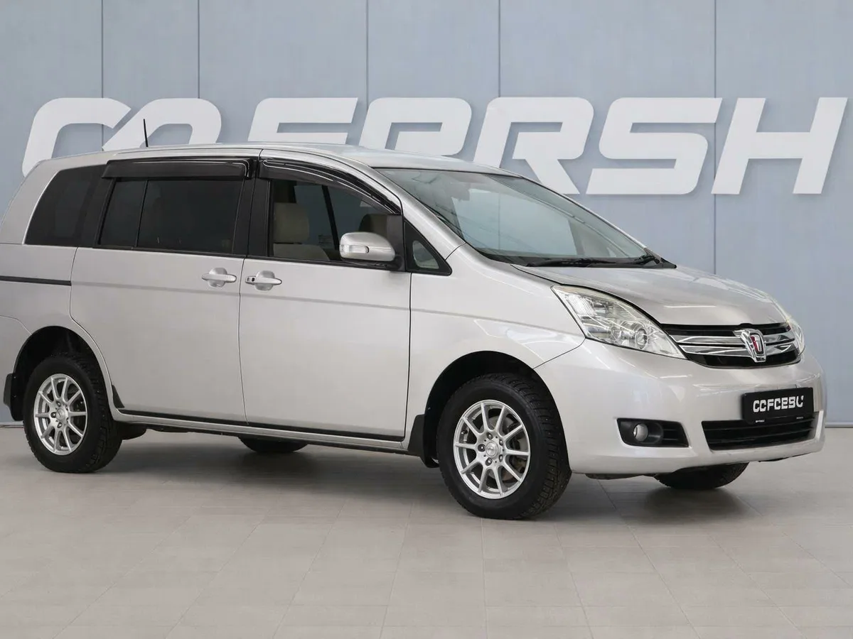 Toyota ISis I Рестайлинг